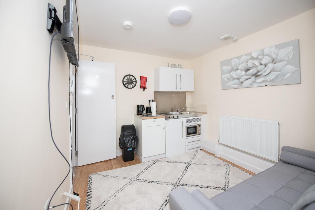 סאות'המפטון Modern Studio Apartments In Castle St מראה חיצוני תמונה